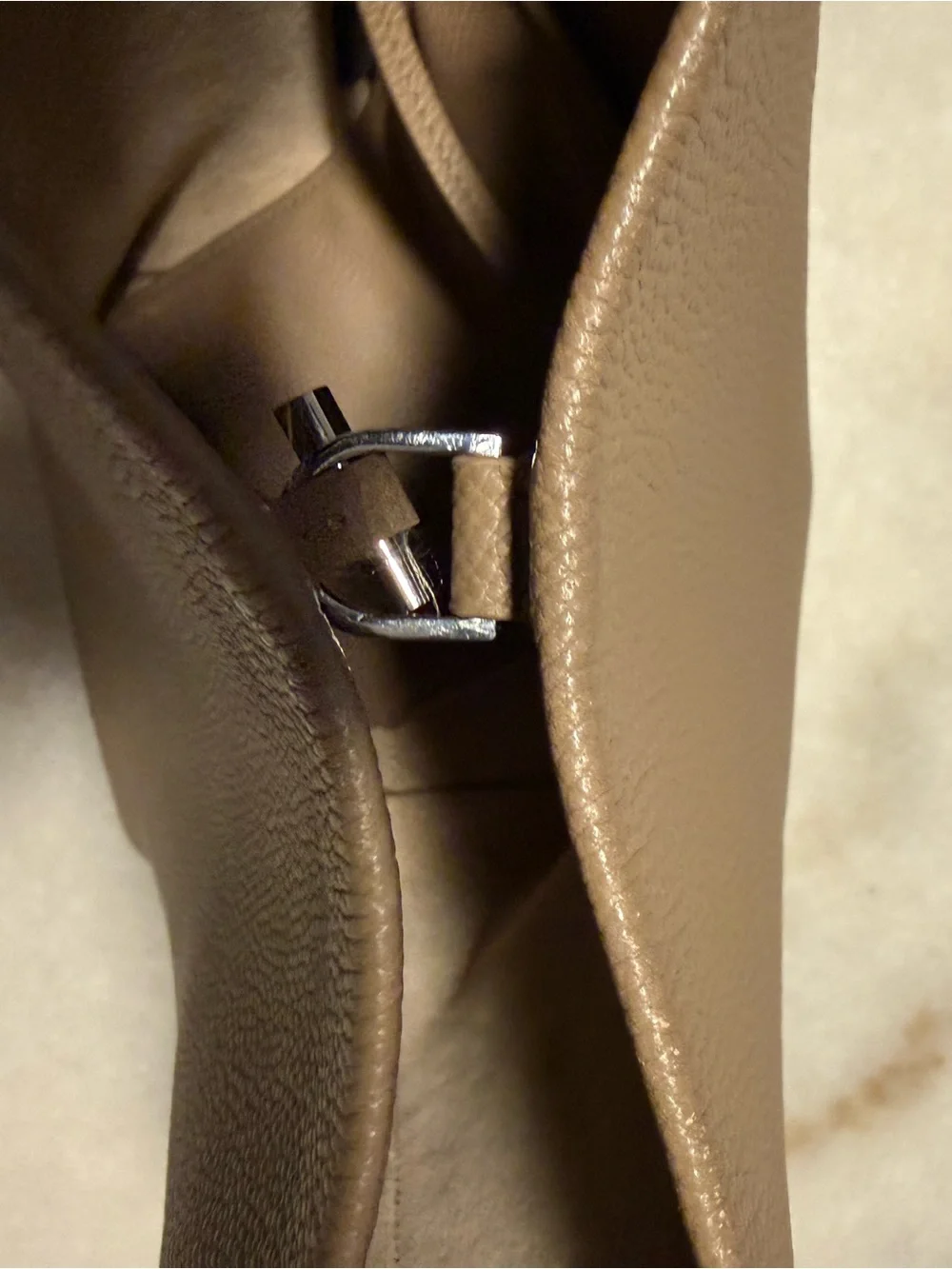 Quince Italian Leather Soft Bucket Shoulder Bag - Picture 4 of 7